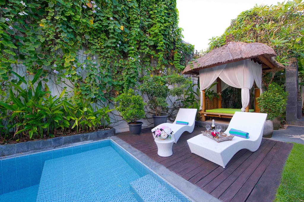 Swimming pool and lounge