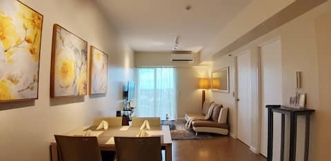 Home Comfort Plus Hotel Amenities Beside a Mall