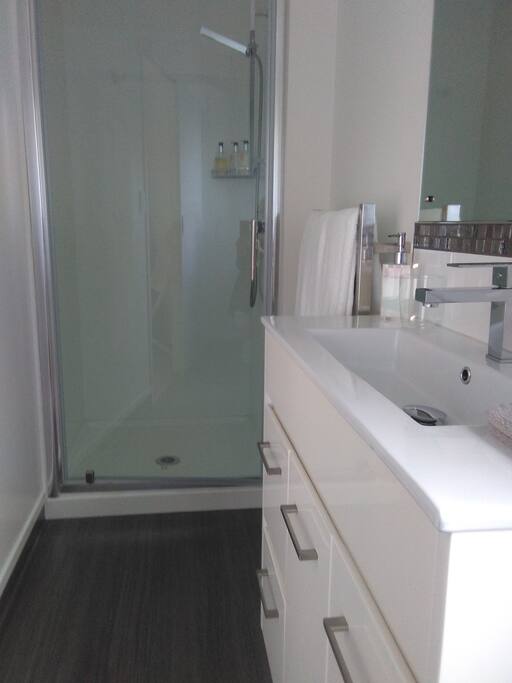 PRIVATE ENSUITE BATHROOM