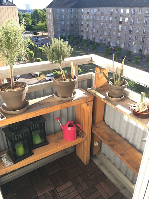 Afternoon balcony, room for 1 person.