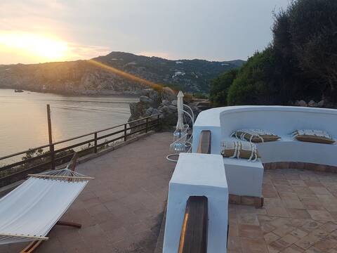 VillaGioietta overlooking the sea. Old Town.