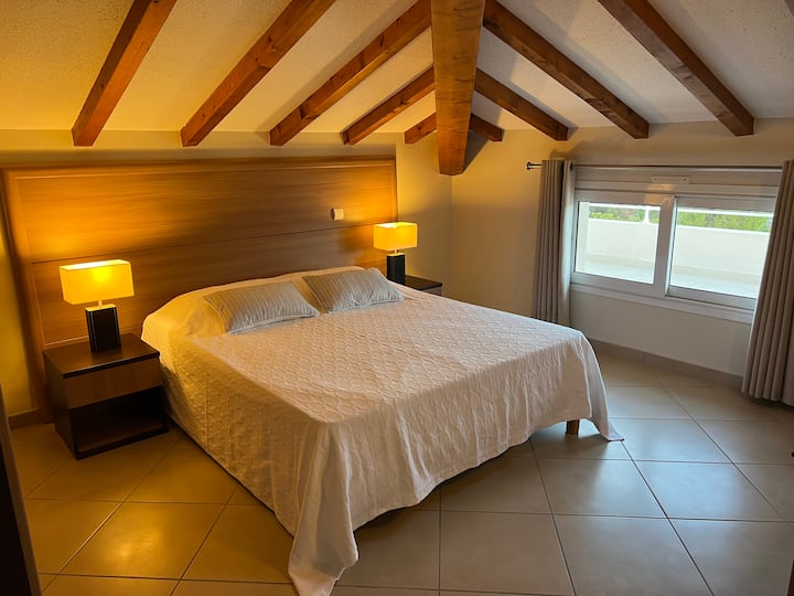 Основна спалня с легло 160 см