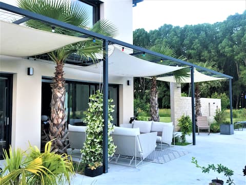 Architect-designed house in an exceptional setting