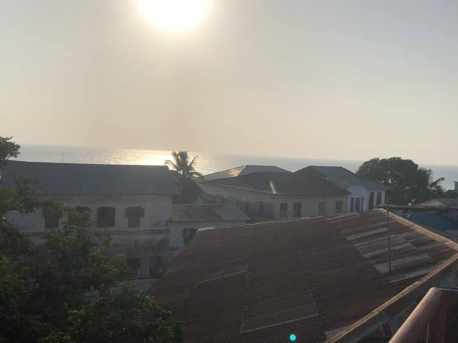 Rooftop terrace view, a the horizon the Indian Ocean
