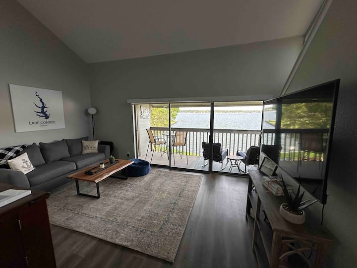 Newly Remodeled Condo With Gorgeous Lake View - Conroe, TX
