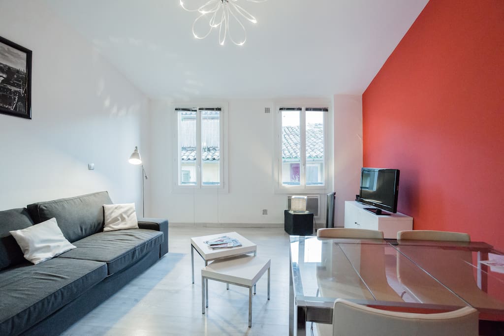 Salon avec cuisine equipee/ climatisation