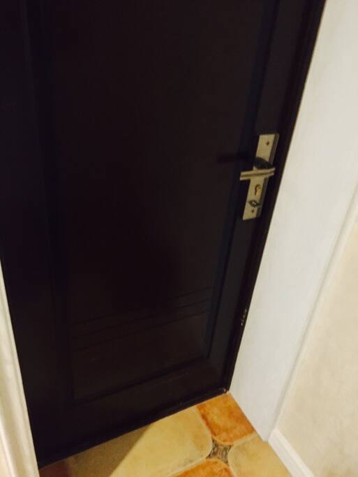 进门 换上拖鞋