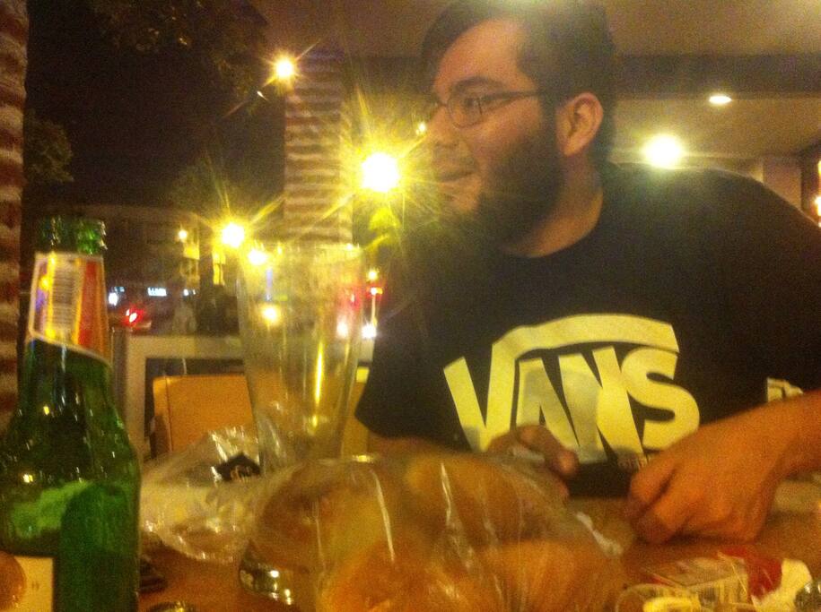 Con mi amigo Renán en cafetería Olalá
