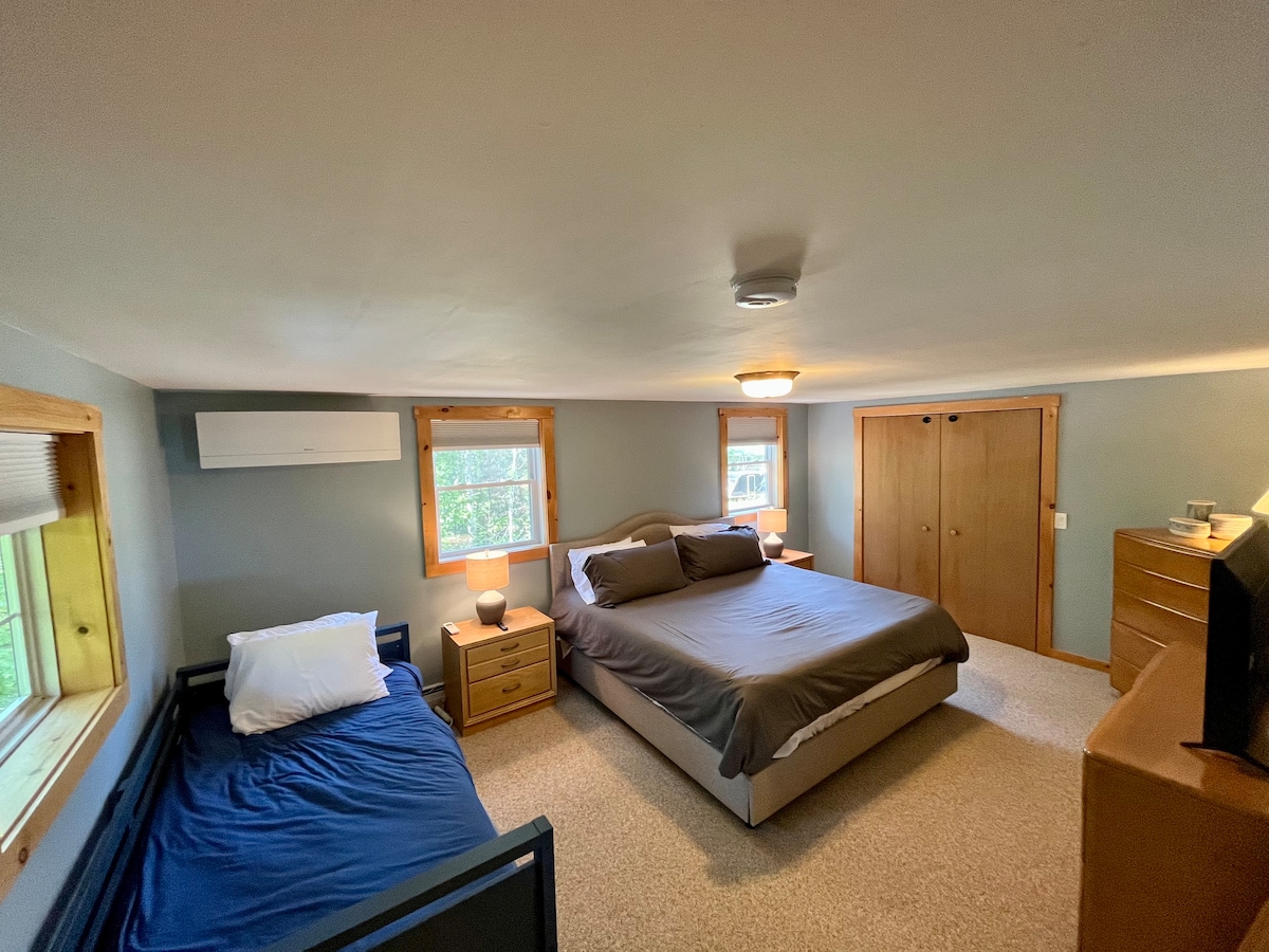 Chambre principale avec lit King Size et lit de jour