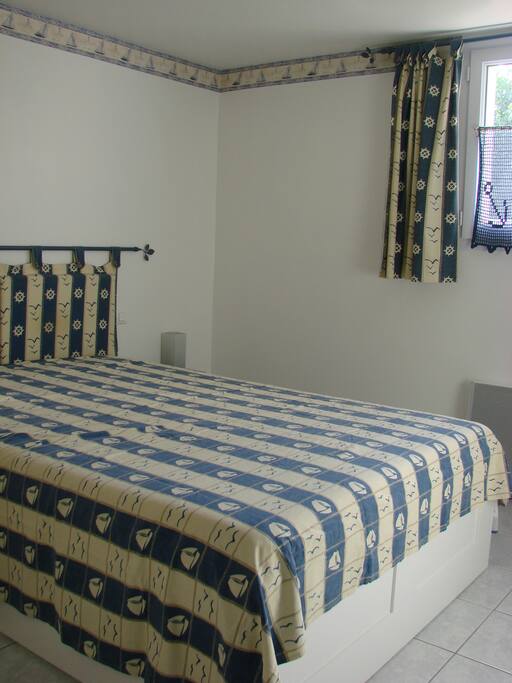 Chambre RdCh
lit 140 x 200
avec dressing