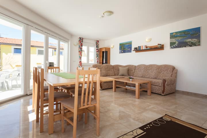 Veliki dnevni boravak na svakom katu kuće. 