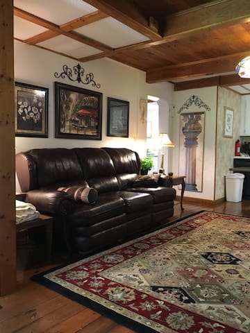 Cozy Cottage # 2 @ Kennedy Korner Plantation!
