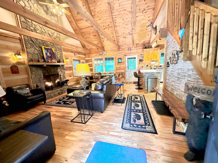 3br/3ba Log Cabin,pond Front, Hot Tub & Pool Table - Sugar Mountain, NC