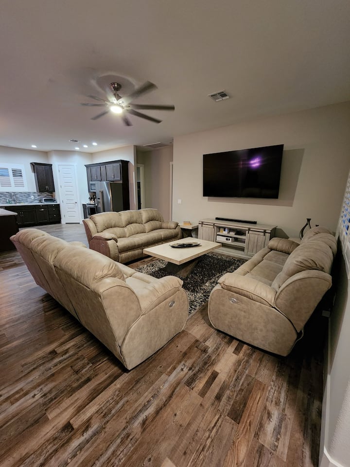 Great Pool House Near The River & London Bridge !! - Lake Havasu City, AZ