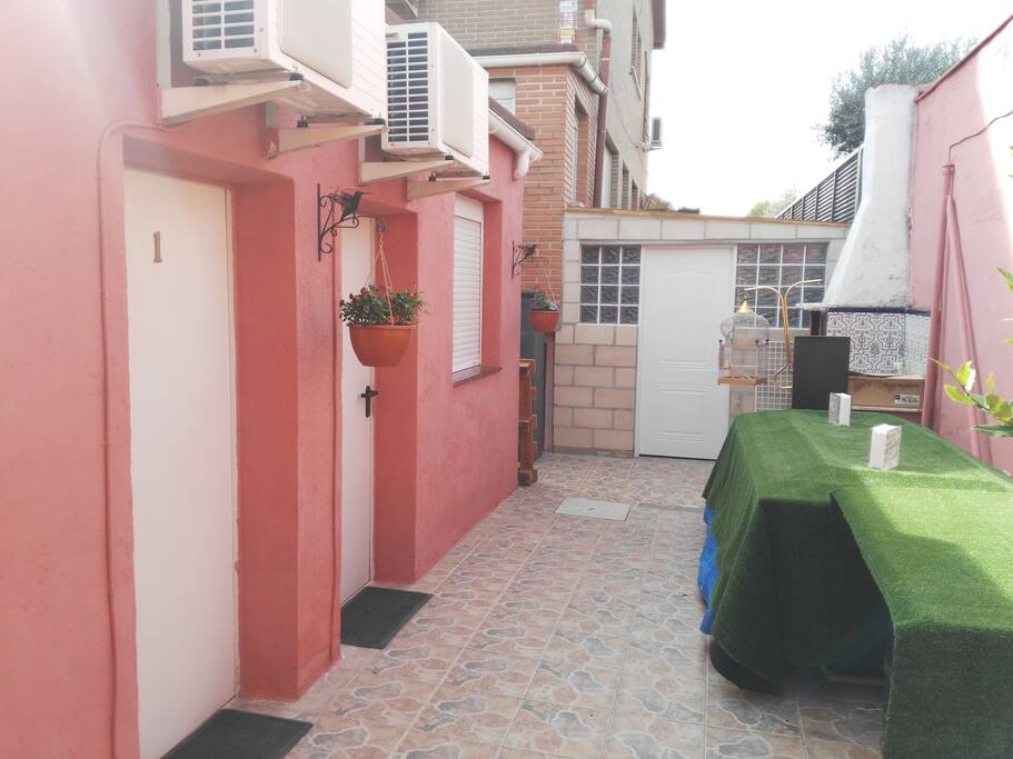 PATIO UTILIZADO POR FUMADORES
