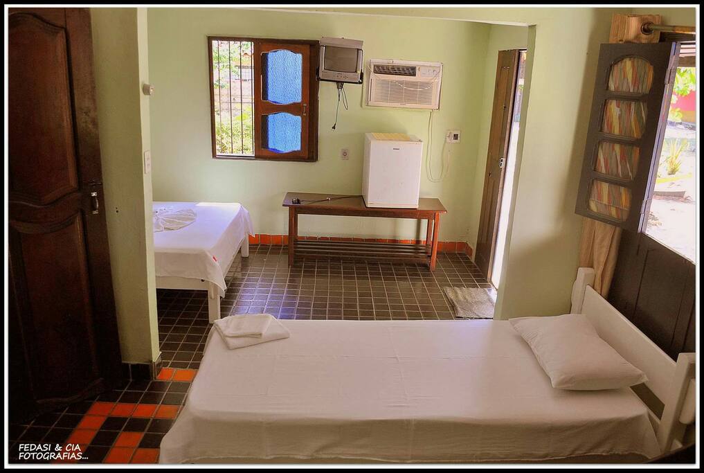 As cabanas do Boto oferecem camas, ar-condicionado, frigobar e espaço para redes