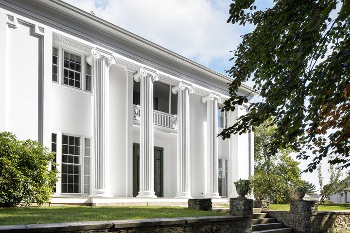 Beautiful historic home in Newport gallery image 5