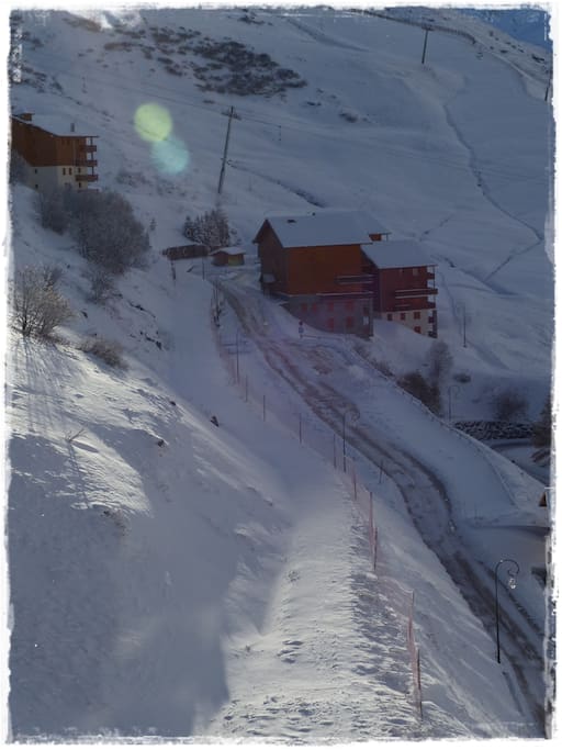 chemin d'accès à la piste des Boyes (piste bleue)