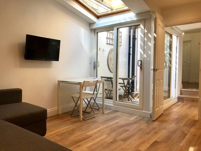 4 storey Victorian house with huge roof terrace gallery image 2