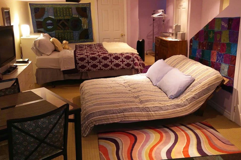 2 Queen beds and flat screen TV with Netflix, YouTube and Wii and games