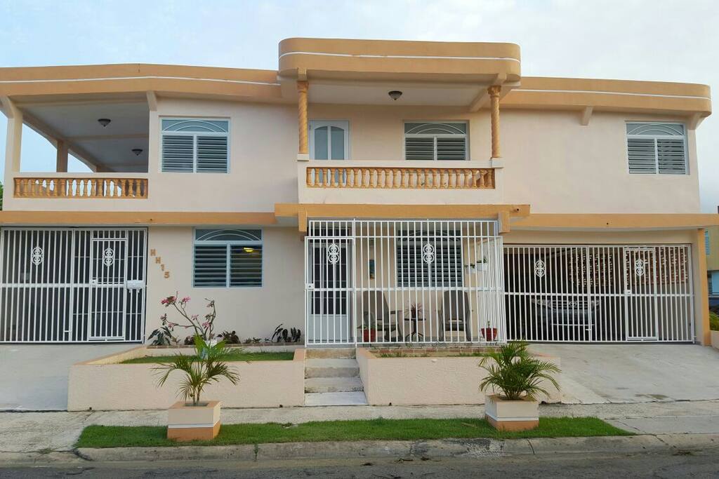 Front view of entire home property. Guest stay on second level.