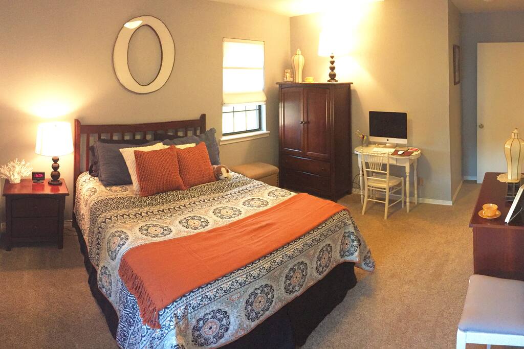 Bedroom #1- Queen