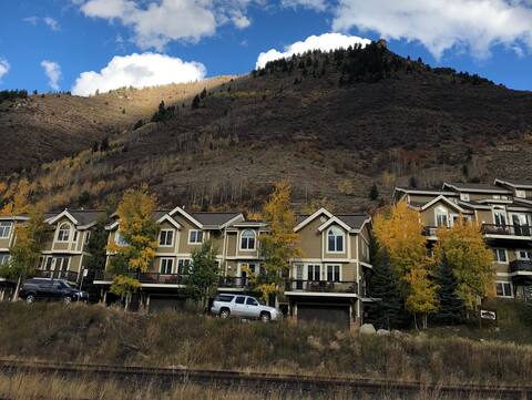 Conveniently Located Mountain Retreat