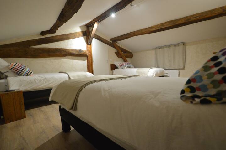 Na katu: spavaća soba s 3 kreveta