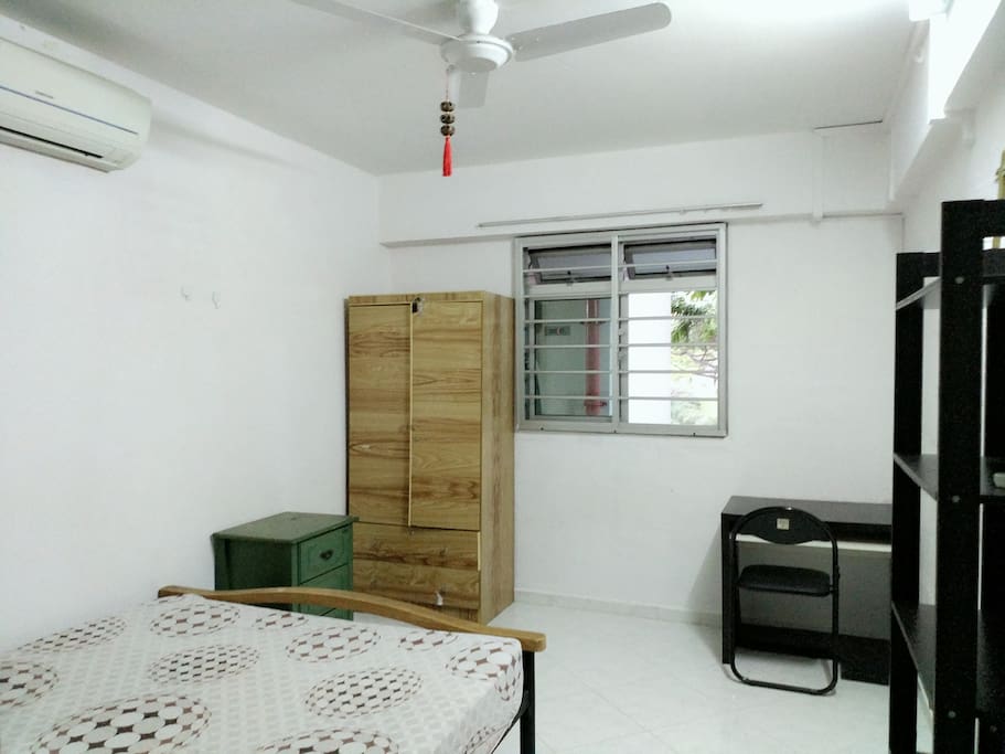 Cosy room for u & family
(single mattress can be added)
舒适房间,为您和家人预备
(房内可+单人床垫1)