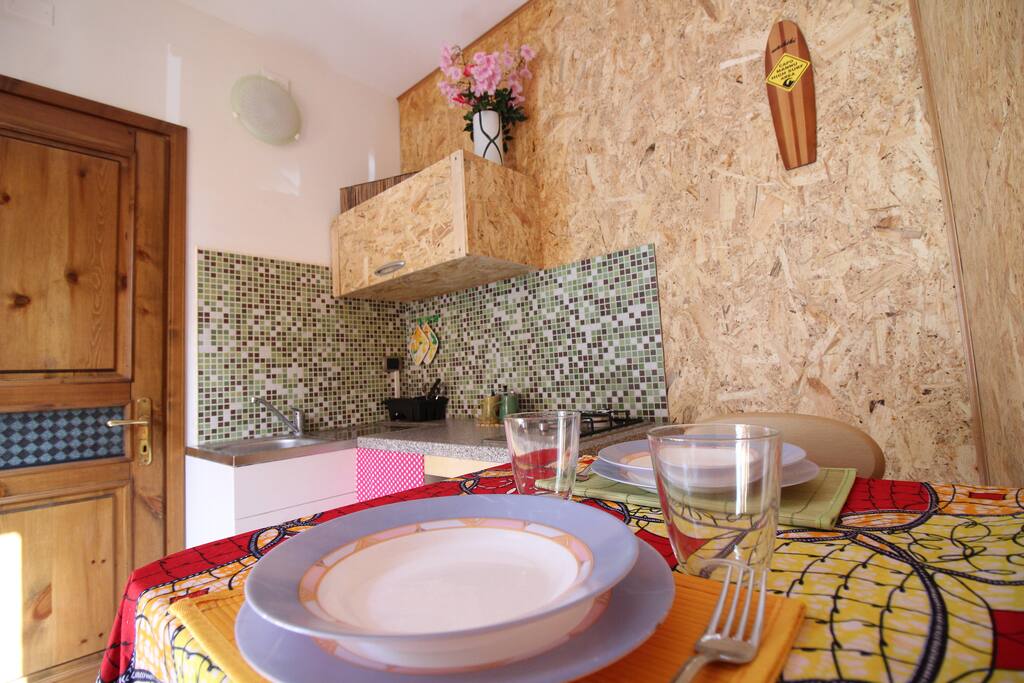 Adiacente la cucina si trova il bagno