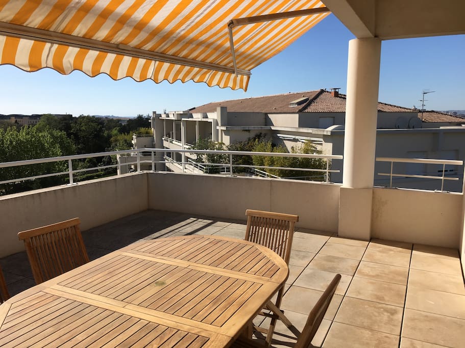 Terrasse de 30m2 avec vue panoramique (exposition Sud)