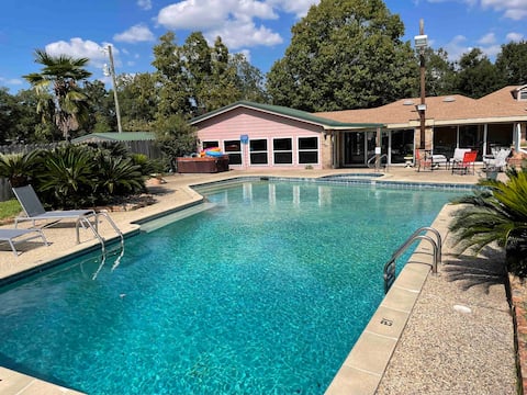 Acadie Retreat w/GIANT POOL for 14+