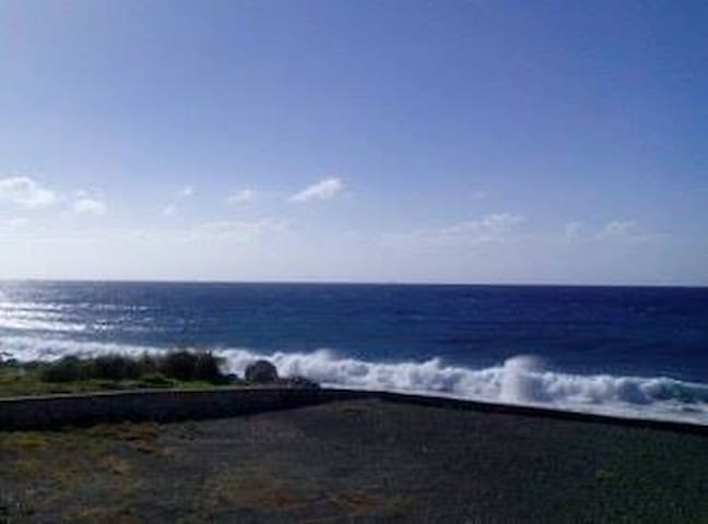 Rustic Beauty Beach Front Hideaway