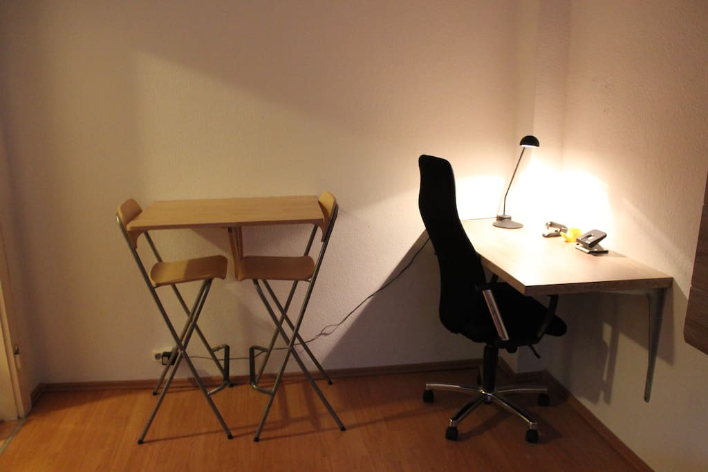 Arbeitsbereich im Wohnzimmer