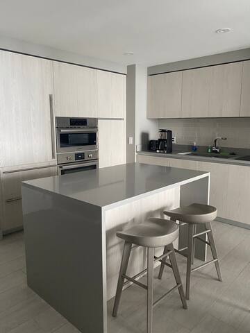 Luxurious 3 Bed & 2 Bath Unit | Ocean-View Getaway gallery image 3