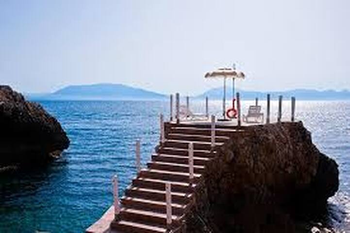 STAY BETWEEN SEA AND NATURE IN THE PEARL OF THE GULF