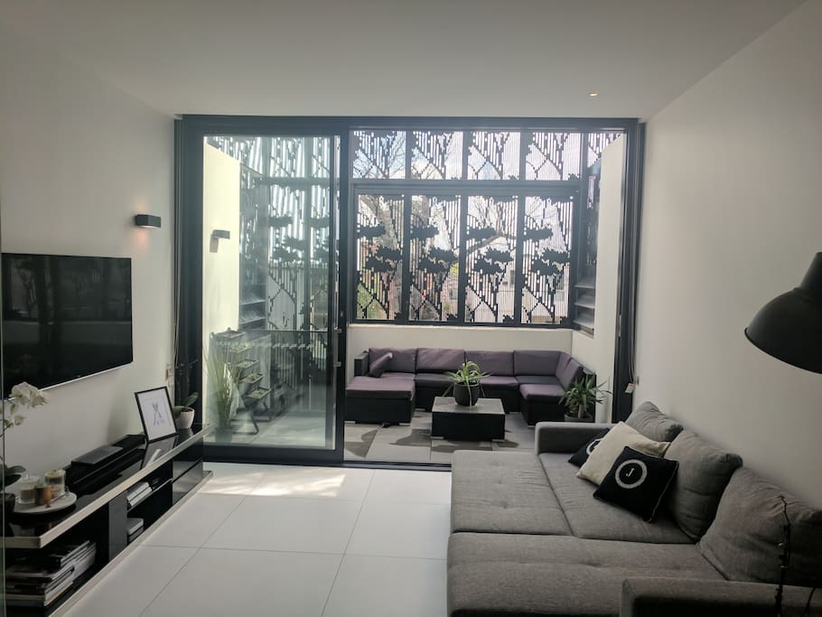 Living Area + Sofabed