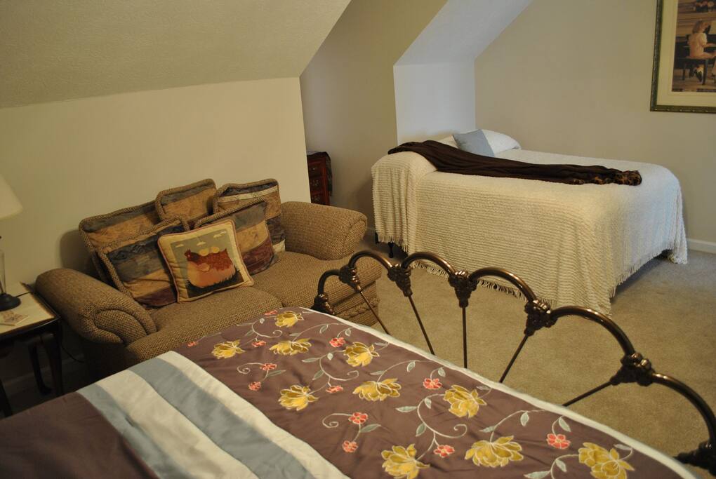 View of room from the queen bed.