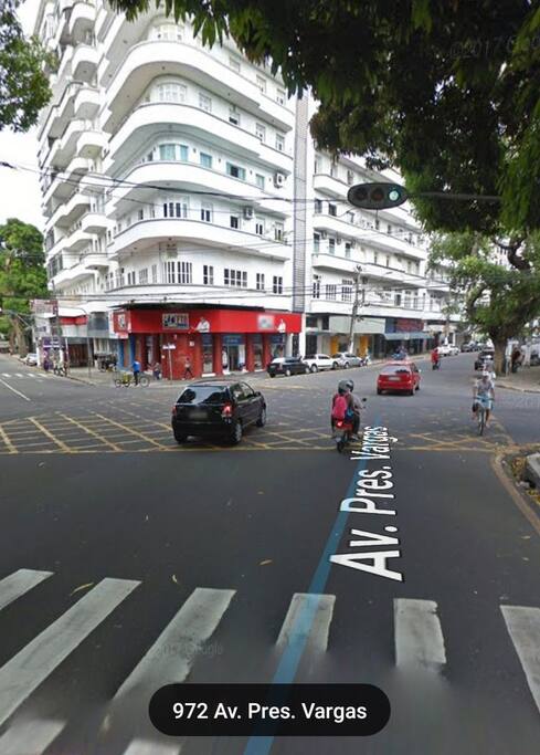 Visão da chegada para o edifício