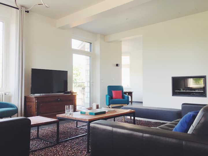 Дневна соба, телевизор, камин