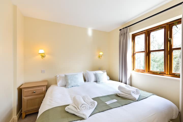 Bedroom one has an en-suite shower room. The beds can be made into a super king or 2 singles. Double wardrobe, bedside cabinet & dressing table. You can relax in bed with the TV. The calm décor makes you feel at home instantly.