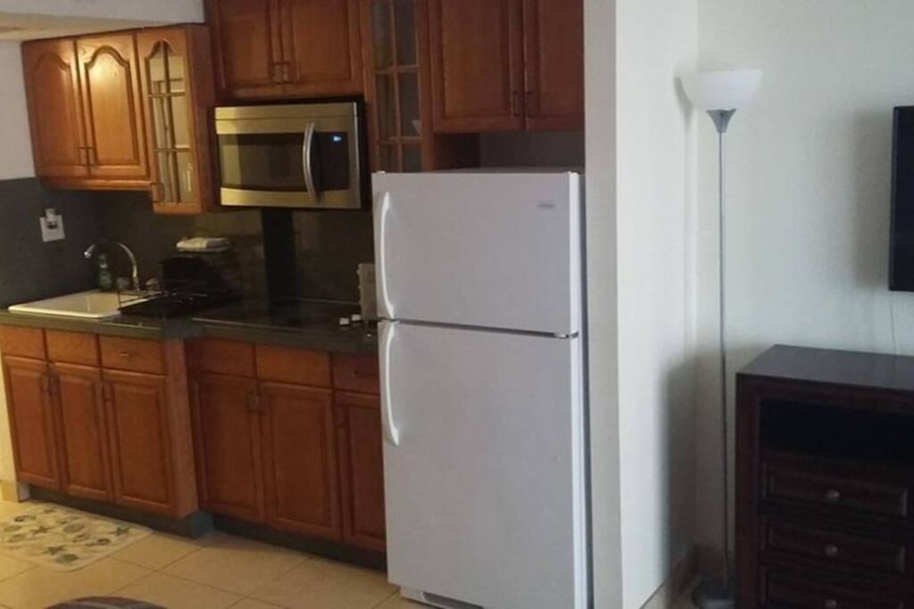 complete kitchen