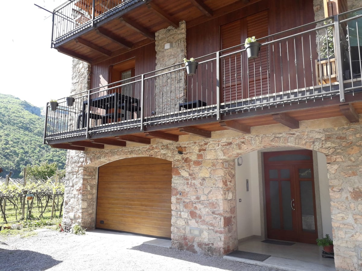 Top Airbnb: La Masera Vacation apartment Vigneto en Nago Torbole