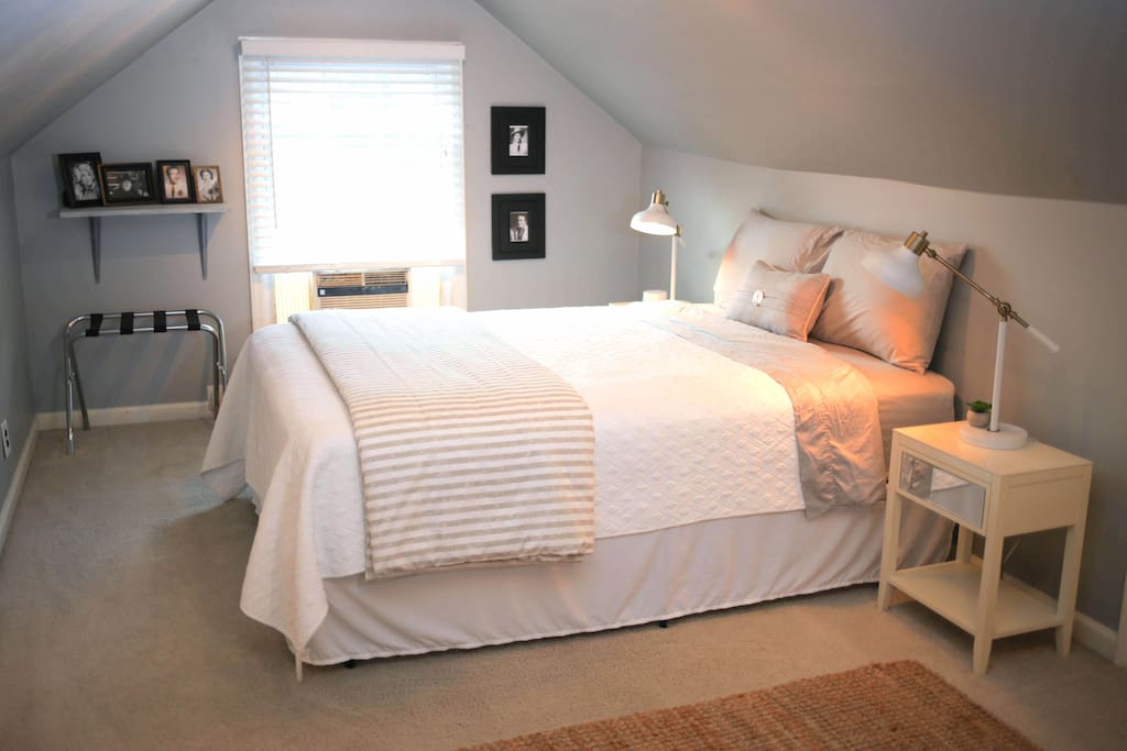 Queen sized bed, luggage rack