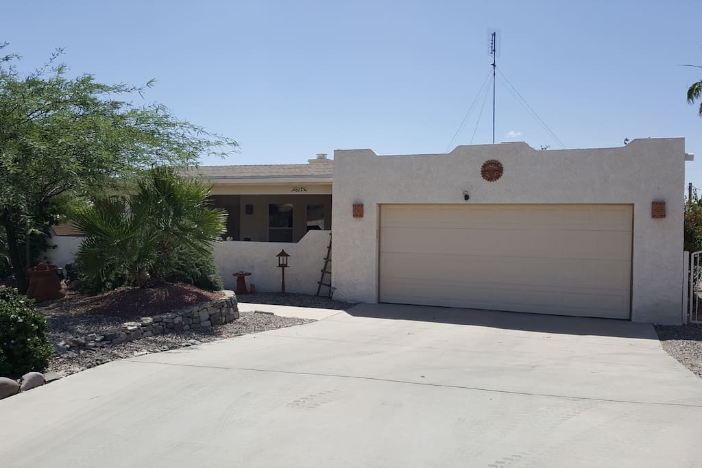 Specious Arizona home with large drive, garage, and RV/Boat parking.