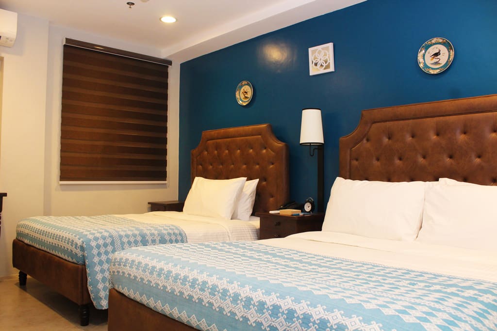 1 Queen-Sized Bed and 1 Double-Sized Bed