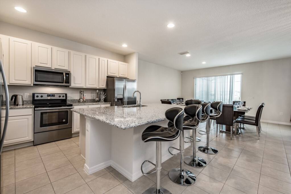 2173CroftonAve(6)
