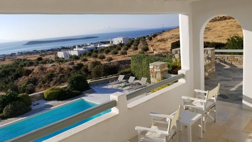 Deluxe: SeaView Villa gallery image 2