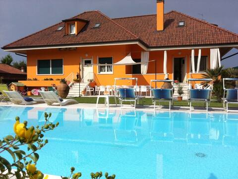 Prestige villa with pool