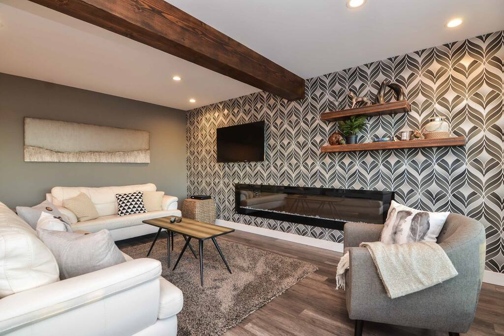 Trendy open concept living at its finest! Leather coaches are laid out in order to give you optimum views of the Lovely view.